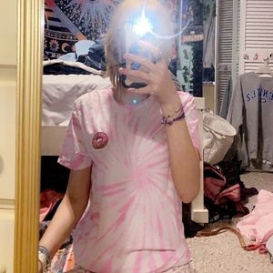 🦋pink tie-dye shirt